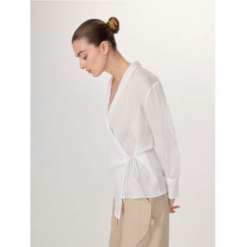 Reserved - Bluză petrecută în față, cu șnur decorativ - alb