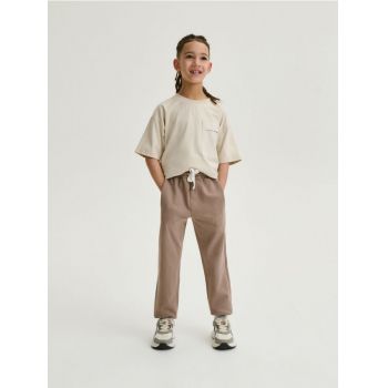 Reserved - Pantaloni jogger groși, cu broderie - maro