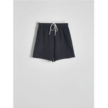 Reserved - Pantaloni scurţi cu cusătură contrastantă - negru