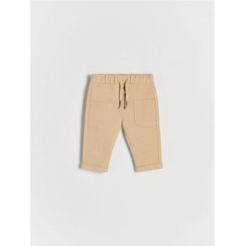 Reserved - Pantaloni din jerseu, cu buzunare - bej de firma original