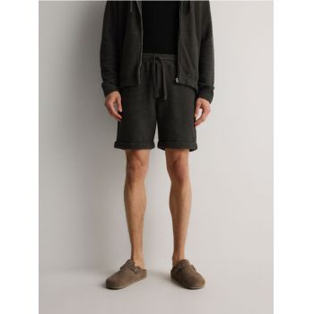 Reserved - Pantaloni scurți din jerseu structurat - gri-închis ieftini