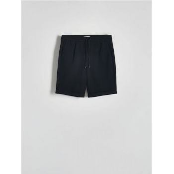 Reserved - Pantaloni scurți regular - negru ieftini