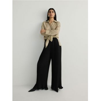 Reserved - Pantaloni plisați, cu conținut ridicat de viscoză - negru ieftini