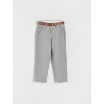 Reserved - Pantaloni chino cu curea - gri deschis