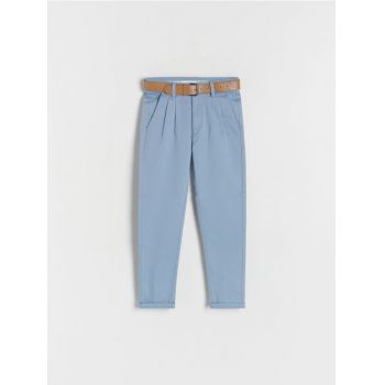 Reserved - Pantaloni chino din material structurat, cu curea - albastru