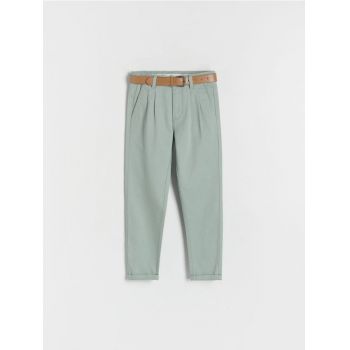 Reserved - Pantaloni chino din material structurat, cu curea - verde-pal ieftini