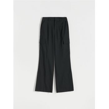 Reserved - Pantaloni cu buzunare cargo - negru