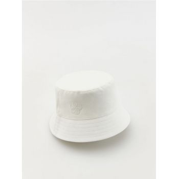 Reserved - Pălărie bucket cu detaliu brodat - crem