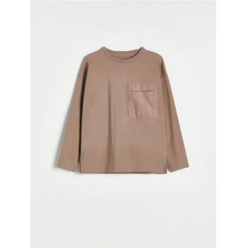 Reserved - Tricou oversized, cu buzunar și mânecă lungă - maro
