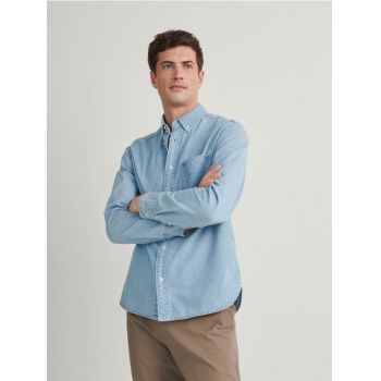 Reserved - Cămașă din denim regular fit - albastru ieftina