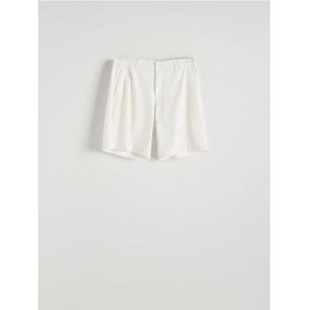 Reserved - Pantaloni scurți regular - alb ieftini