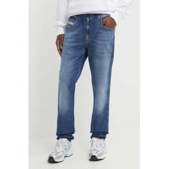 Diesel jeans 2060 D-STRUKT JOGG bărbați A11881.068HY de firma originali
