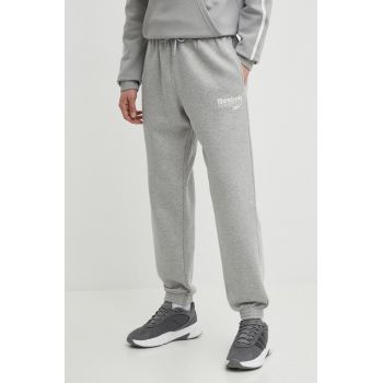 Reebok pantaloni de trening Brand Proud culoarea gri, cu imprimeu, 100075614 ieftini