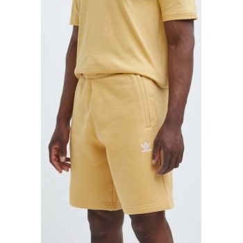 adidas Originals pantaloni scurți barbati, culoarea galben, IR7815 ieftini
