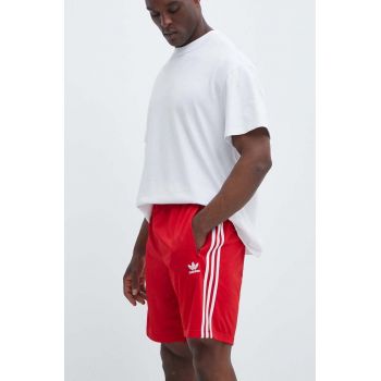 adidas Originals pantaloni scurți barbati, culoarea rosu, IM9421 ieftini