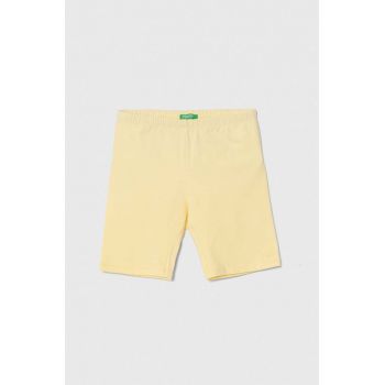 United Colors of Benetton pantaloni scurti copii culoarea galben, neted