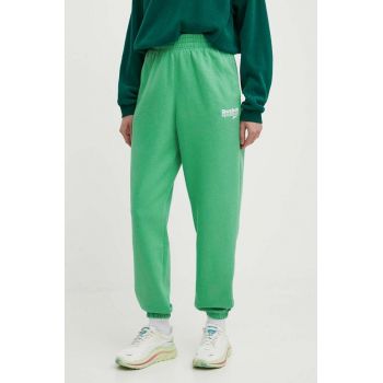 Reebok pantaloni de trening culoarea verde, cu imprimeu, 100075981