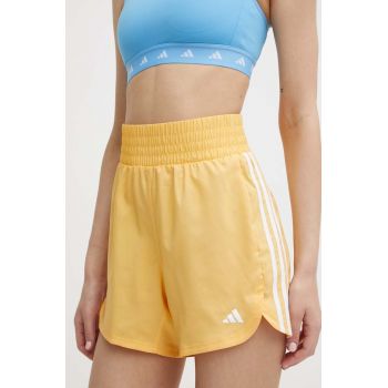 adidas Performance pantaloni scurți de antrenament Pacer culoarea galben, cu imprimeu, high waist, IS2179