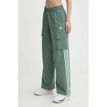 adidas Originals pantaloni de trening culoarea verde, cu imprimeu, IZ0716