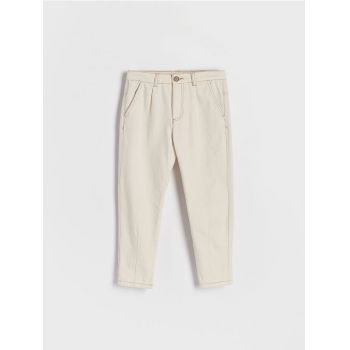 Reserved - Pantaloni chino regular fit - crem ieftini