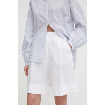 United Colors of Benetton pantaloni scurti din in culoarea alb, neted, high waist ieftini