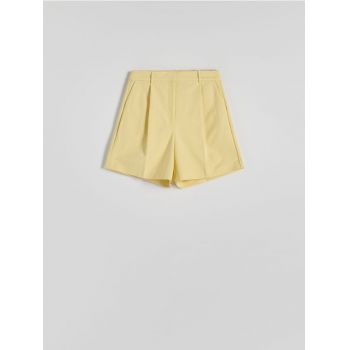 Reserved - Pantaloni scurți la dungă - galben-deschis de firma originali