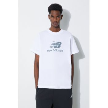 New Balance tricou din bumbac Essentials Cotton bărbați, culoarea alb, cu imprimeu, MT41502WT ieftin