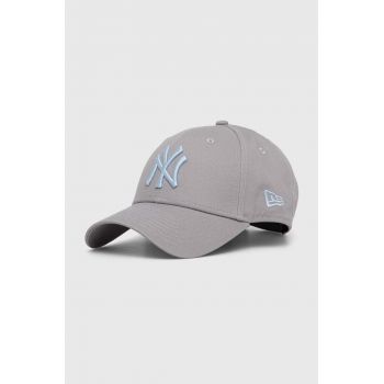 New Era șapcă de baseball din bumbac 9FORTY NEW YORK YANKEES culoarea gri, cu imprimeu, 60503373 de firma originala