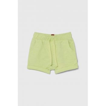 United Colors of Benetton pantaloni scurți din bumbac pentru bebeluși culoarea verde, neted, talie reglabila