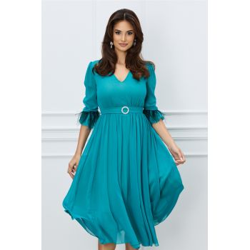 Rochie DY Fashion turcoaz cu pene la maneci si accesoriu in talie ieftina