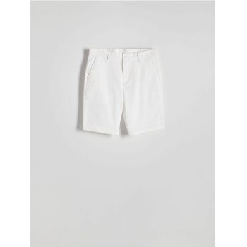 Reserved - Pantaloni scurți slim fit - alb ieftini