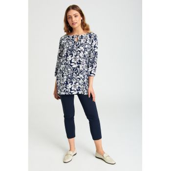 Bluza cu model floral - maeci trei sferturi si decupaj frontal