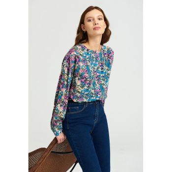 Bluza lejera cu mode floral