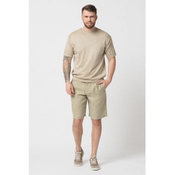 Tricou cu decolteu la baza gatului