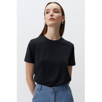 Tricou din amestec de modal cu decolteu la baza gatului