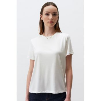 Tricou din amestec de modal cu decolteu la baza gatului