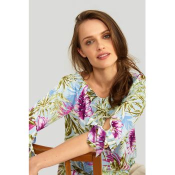 Bluza cu imprimeu tropical si decupaje pe maneci