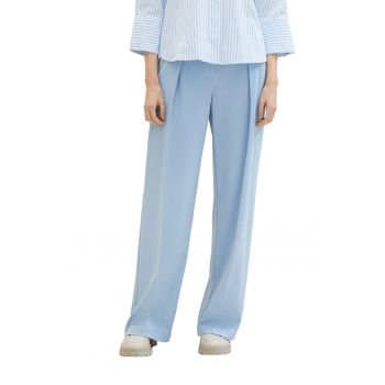 Pantaloni cu croiala ampla si pliuri frontale