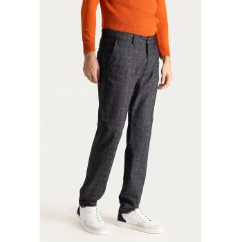 Pantaloni cu model in carouri si buzunare