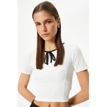 Tricou crop cu funda din panglici