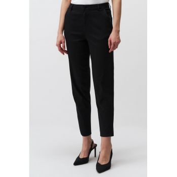 Pantaloni crop din amestec de lyocell cu buzunare