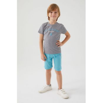 Set de tricou cu imprimeu logo si pantaloni scurti - 2 piese ieftin