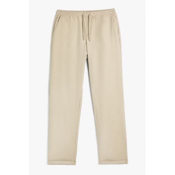 Pantaloni de trening cu snur si buzunare laterale