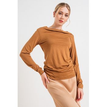 Bluza cu model uni si decolteu barcuta