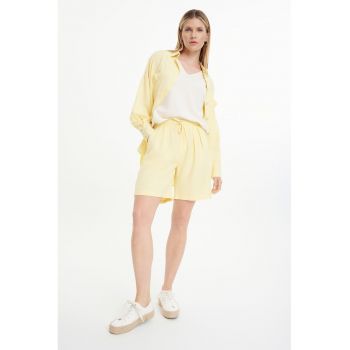 Pantaloni scurti din amestec de in cu snur