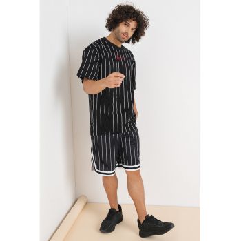 Tricou de bumbac cu decolteu la baza gatului si model in dungi