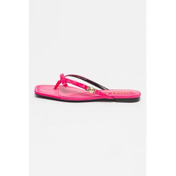 Papuci flip-flop cu funda Millie