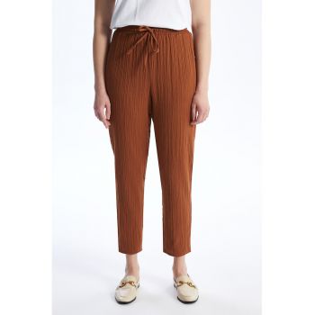 Pantaloni conici cu talie inalta si aspect texturat