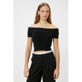 Tricou striat cu decolteu pe umeri