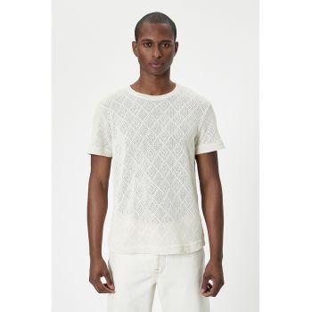 Tricou cu detalii cu perforatii
